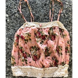 FLORAL/LACE CROP TOP